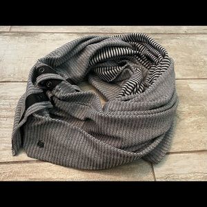 Lululemon vinyasa scarf.pique